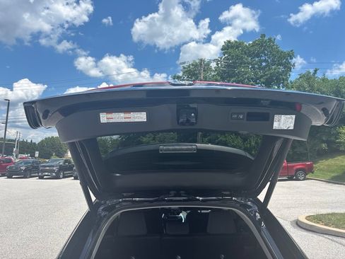 Used 2023 Toyota Venza LE AWD/4WD image 12