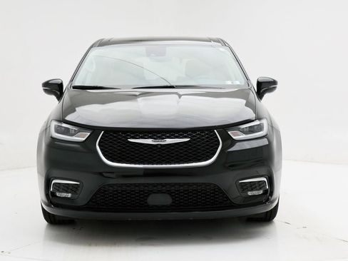 Used 2024 Chrysler Pacifica Select image 4