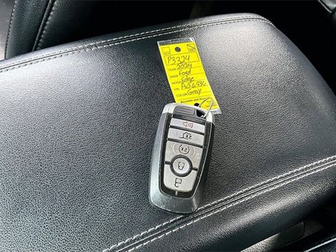 Used 2022 Ford Edge Titanium image 33