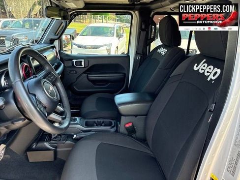 Used 2023 Jeep Gladiator Sport AWD/4WD image 15