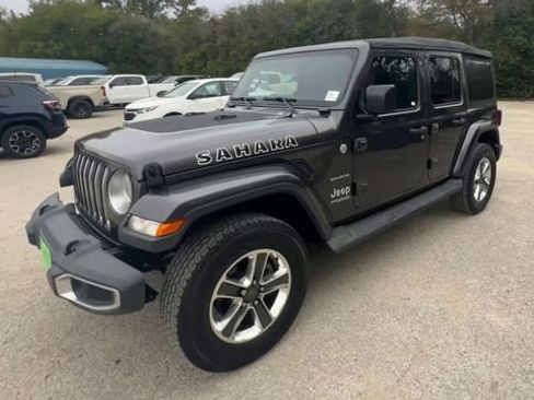 Used 2018 Jeep Wrangler Unlimited Sahara AWD/4WD image 4