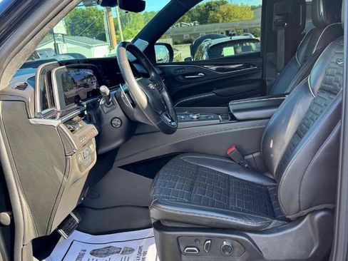 Used 2023 Cadillac Escalade ESV V image 12