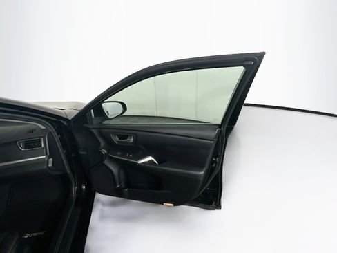Used 2017 Toyota Camry SE FWD image 29