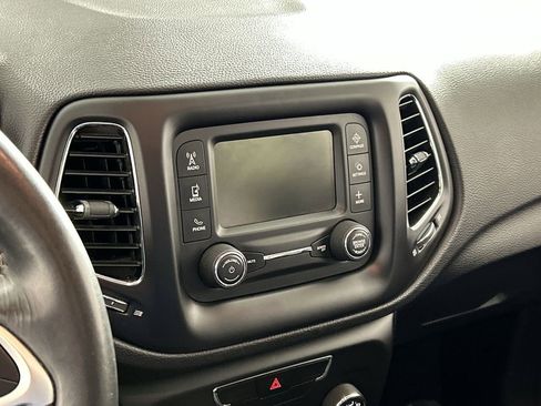 Used 2018 Jeep Compass Latitude image 17