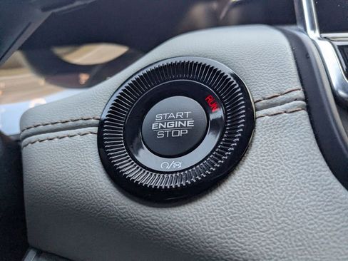 Used 2025 Jeep Compass Limited image 20