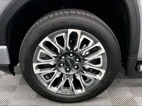 Used 2024 GMC Sierra 1500 Denali Ultimate AWD/4WD image 10