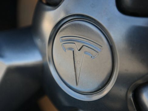 Used 2022 Tesla Model X AWD/4WD image 11