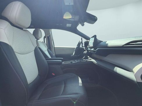 Used 2025 Toyota Sienna Platinum AWD/4WD image 24