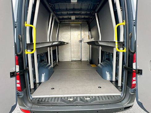 Used 2018 Mercedes-Benz Sprinter 2500 image 23
