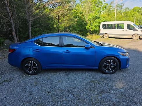 Used 2025 Nissan Sentra SV FWD image 2