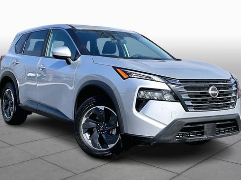 Used 2024 Nissan Rogue SV image 2