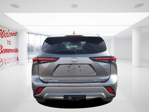 New 2026 Toyota Highlander Platinum image 6