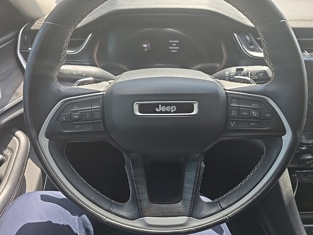 Used 2021 Jeep Grand Cherokee L Limited RWD image 12
