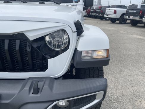 Used 2018 Jeep Wrangler Unlimited Sahara AWD/4WD image 10