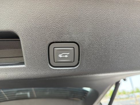 New 2026 Chevrolet Traverse Z71 w/ Driver Confidence Package AWD/4WD image 36