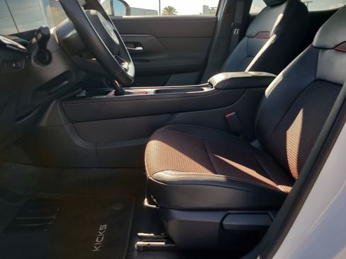 Used 2025 Nissan Kicks SR FWD image 15