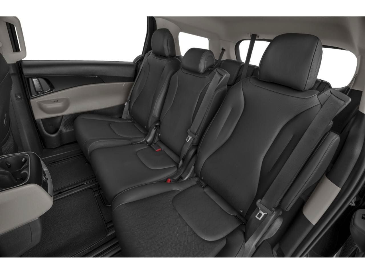 Used 2025 Kia Carnival FWD image 8