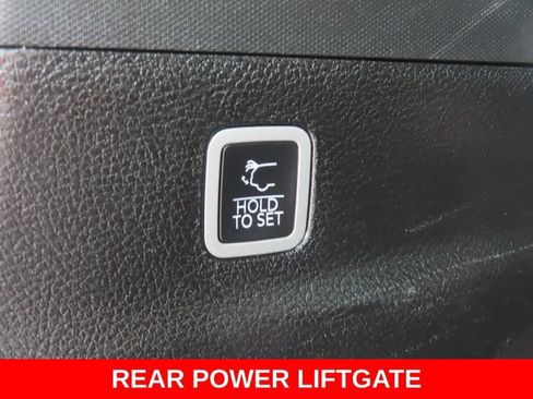 Used 2023 Jeep Wagoneer L Series II AWD/4WD image 32