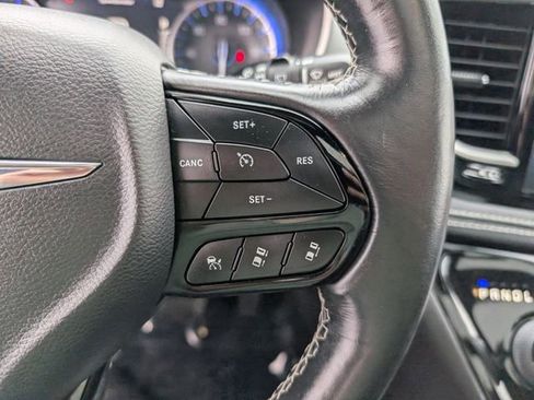 Used 2021 Chrysler Pacifica Touring-L w/ Uconnect Theater Family Group image 13