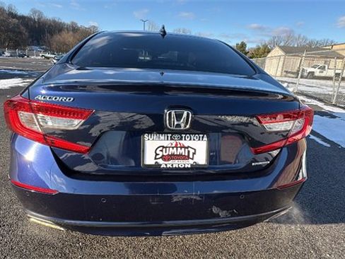 Used 2018 Honda Accord Touring image 4
