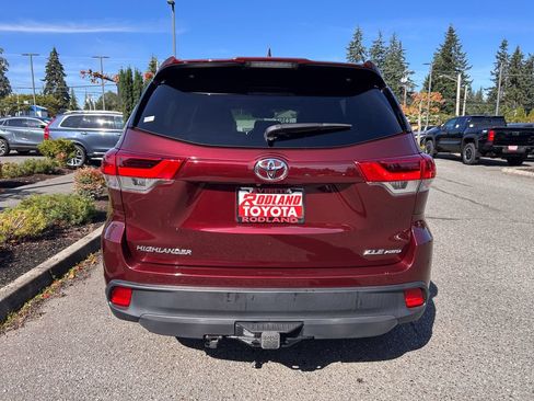 Used 2019 Toyota Highlander XLE AWD/4WD image 3