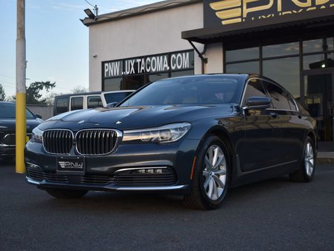 Used 2017 BMW 740i image 5