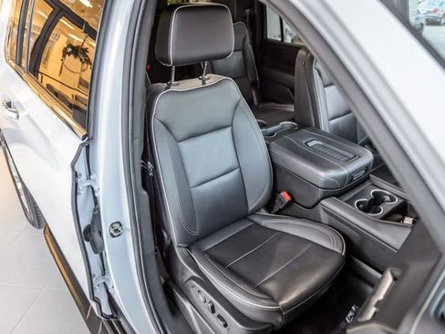 Used 2023 Chevrolet Suburban Premier image 26