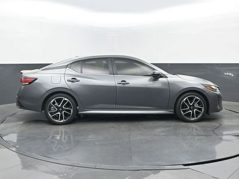 Used 2024 Nissan Sentra SR FWD image 2