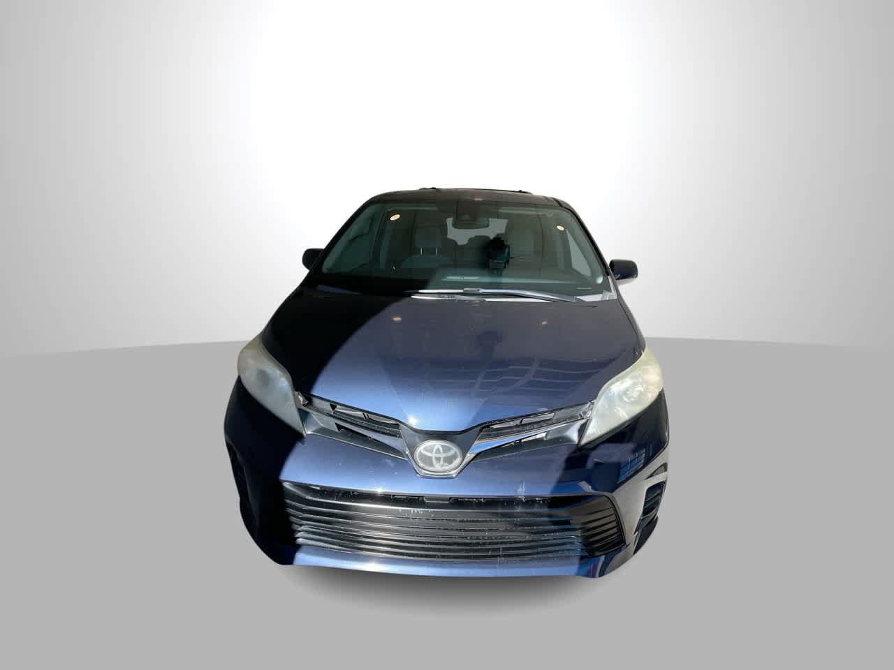 Used 2020 Toyota Sienna LE w/ Protection Package FWD image 3
