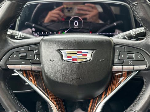 Used 2021 Cadillac Escalade Premium Luxury RWD image 32