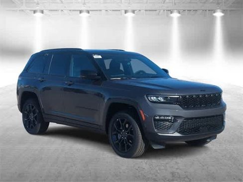 New 2025 Jeep Grand Cherokee Limited image 2