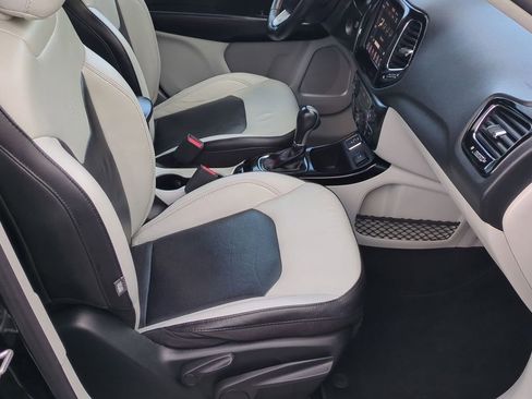 Used 2019 Jeep Compass Limited w/ Mopar Graphics Package image 21