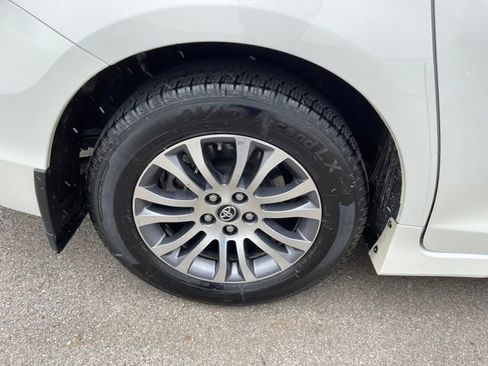 Used 2019 Toyota Sienna XLE Premium image 46