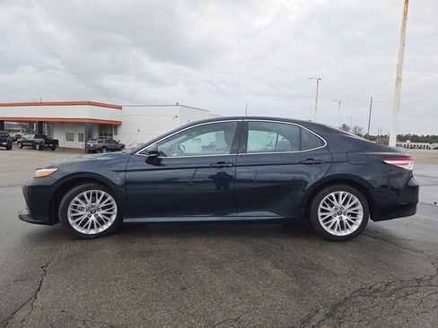 Used 2019 Toyota Camry XLE image 20