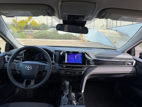 Used 2025 Toyota Camry LE image 32