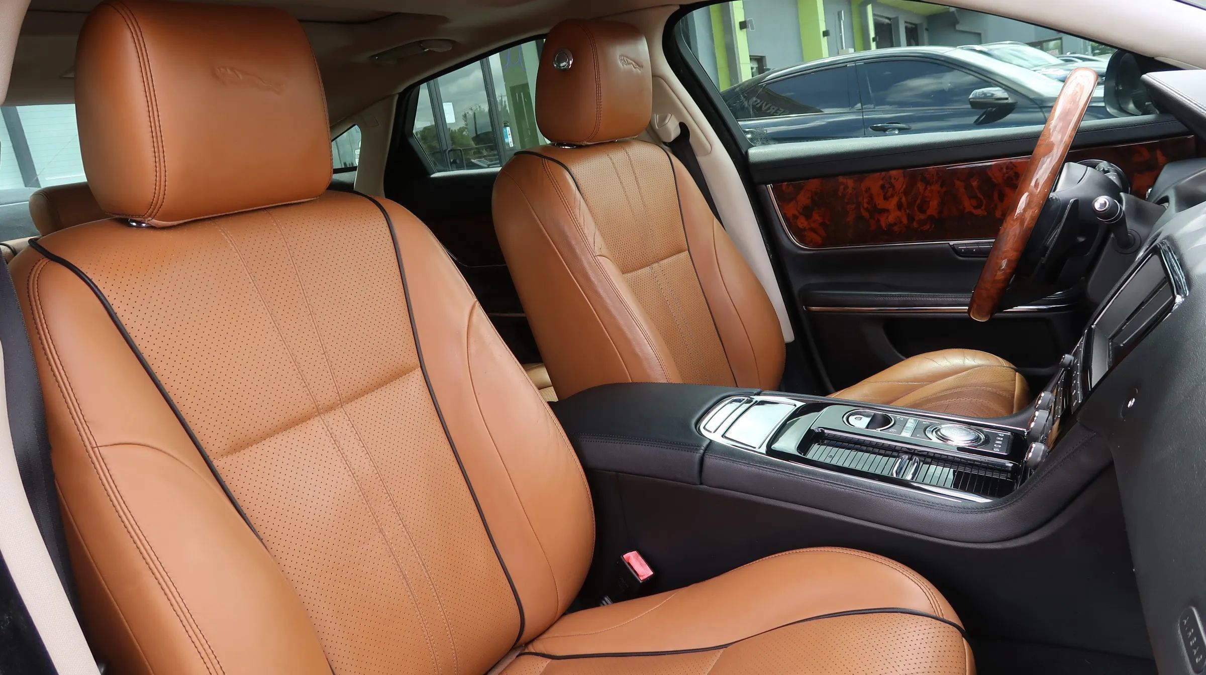 Used 2016 Jaguar XJ R-Sport RWD image 26