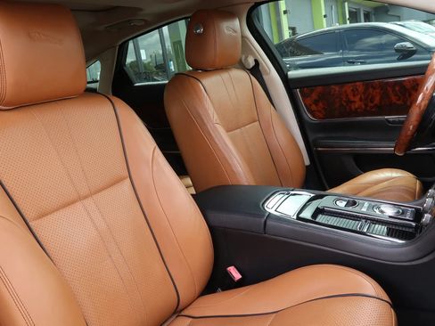Used 2016 Jaguar XJ R-Sport RWD image 26