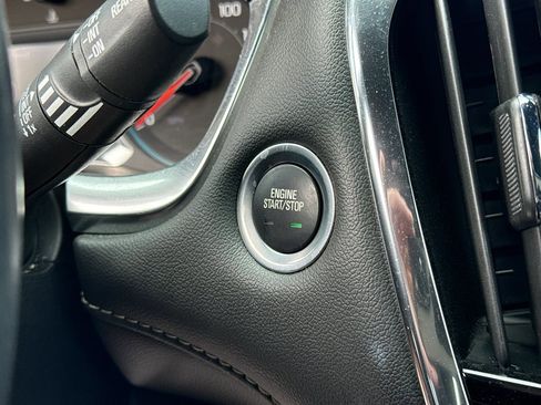 Used 2023 Chevrolet Traverse LT image 20