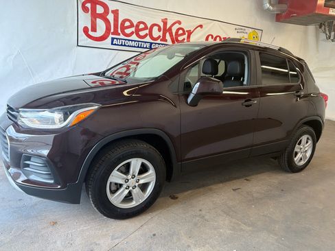 Used 2022 Chevrolet Trax LT w/ Driver Confidence Package AWD/4WD image 2