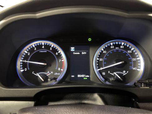 Used 2018 Toyota Highlander XLE AWD/4WD image 19
