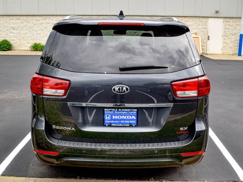 Used 2017 Kia Sedona EX FWD image 6