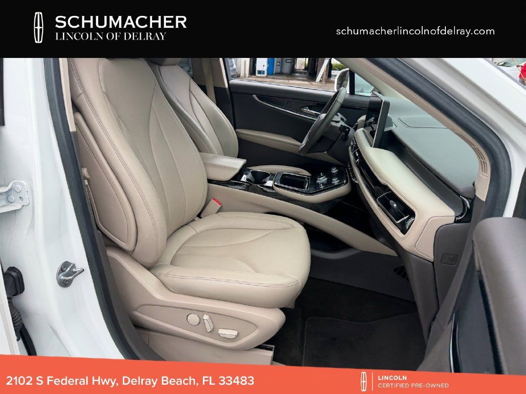 Used 2022 Lincoln Nautilus FWD w/ Premium Package image 17