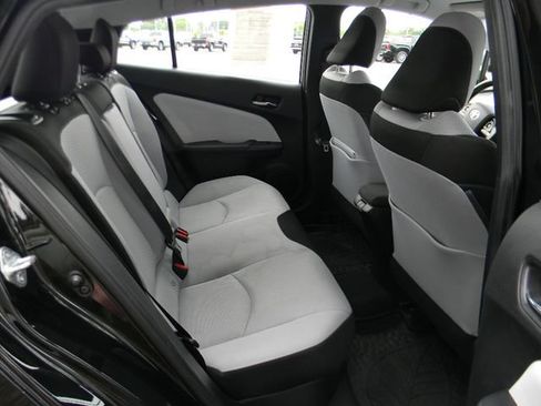 Used 2019 Toyota Prius LE AWD/4WD image 19