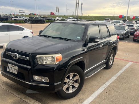 Used 2013 Toyota 4Runner SR5 w/ Convenience Pkg image 1