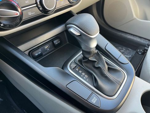 Used 2025 Kia Soul LX w/ LX Technology Package image 39