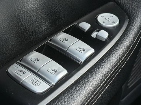 Used 2019 BMW 740i w/ Executive Package RWD image 31