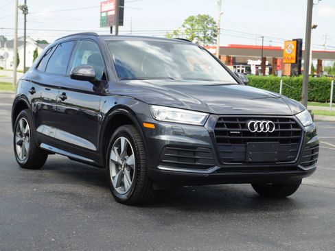 Used 2020 Audi Q5 2.0T Premium w/ Titanium Sport Package AWD/4WD image 3