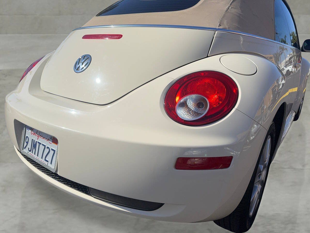 Used 2010 Volkswagen Beetle Convertible FWD image 27