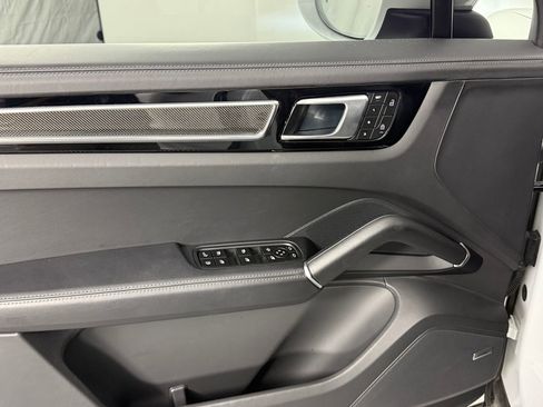 Certified 2023 Porsche Cayenne Platinum Edition image 14