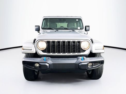 Used 2024 Jeep Wrangler Unlimited w/ Convenience Group AWD/4WD image 2
